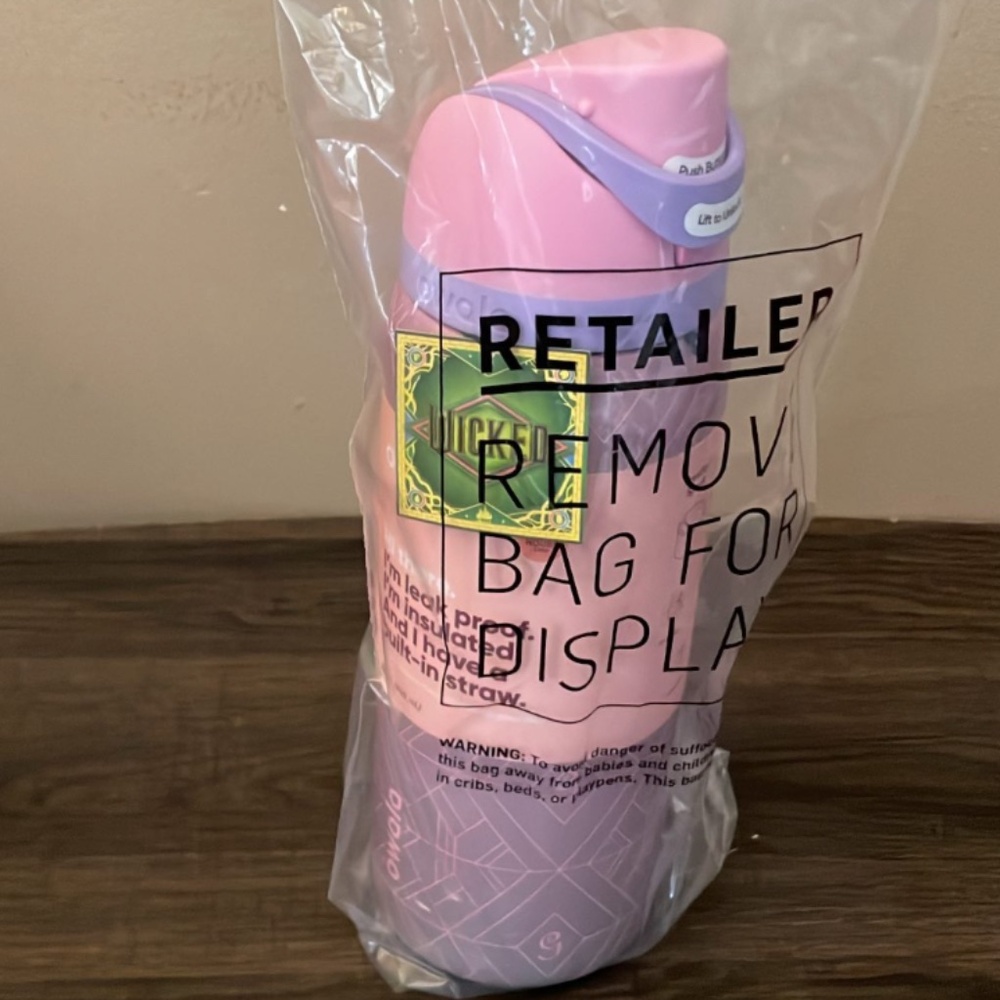 Owala x Wicked collab- 32 oz free sip - Glinda (pink/purple shimmer)
